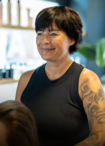 Nicole Friseur Erding – Erfahrene Master-Stylistin im Salon Haarem.