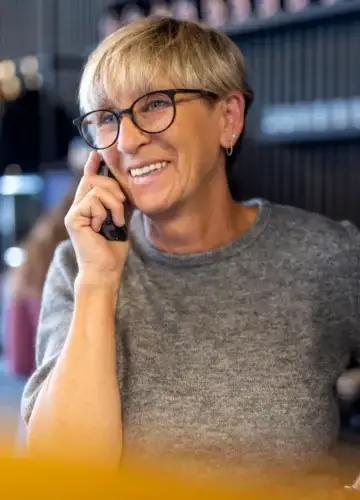 Christa Friseur Erding – Herzliche Rezeptionistin im Salon Haarem.
