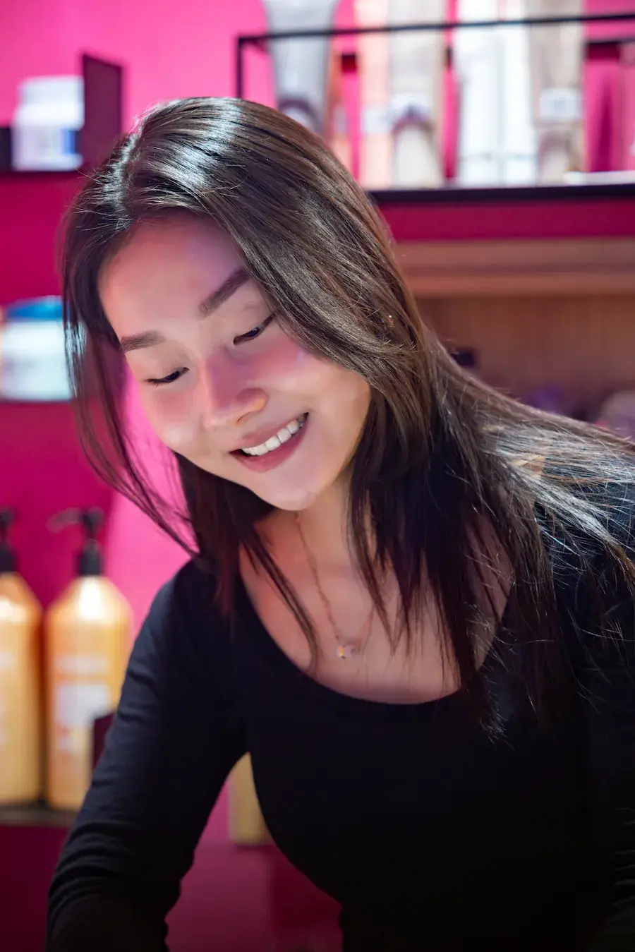 Phuongi Friseur Erding – Nachwuchs-Talent und Azubi im Salon Haarem.