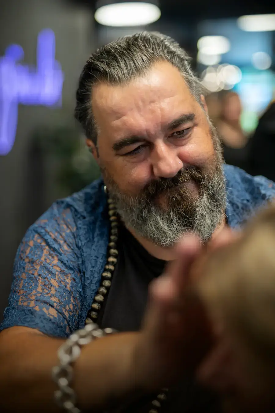 Alternativtext (Alt-Text): Hubert Friseur Erding – Ihr Styling-Experte im Team von Salon Haarem.